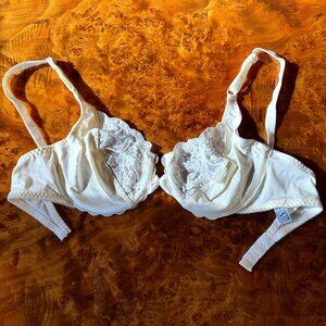 Valentino - Vintage Ivory Lace Bra - 36C - BEAUTIFUL excellent condition